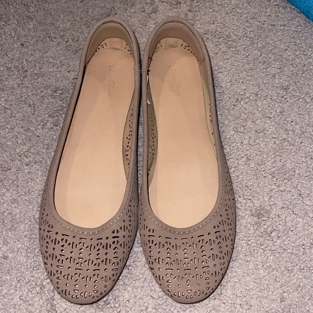 Universal Threads Flats